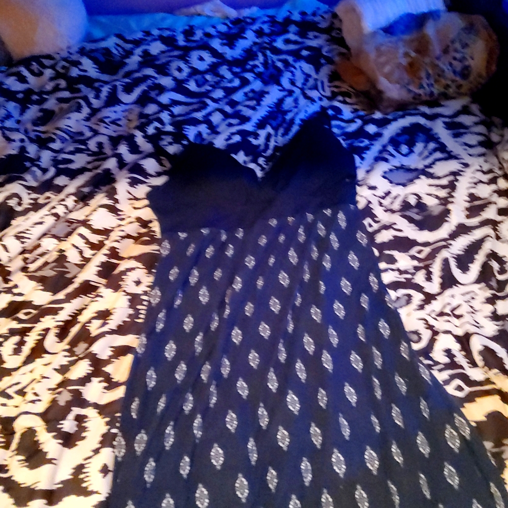 A lovely blue and yellow dress